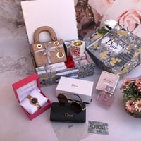 هدية ديور نسائية متكاملة مع مبخرة وشنطة أنيقة