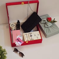 هدايا نسائية فاخره مع شنط سهره كرستال