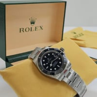 طقم هدايا رجالي مع ورد فاخر مناسب للهدايا