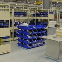 4 أعمدة كبيرة