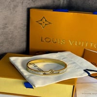 اسوارة نسائية أنيقة - من ماركة لويس فيتون