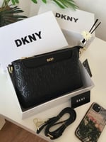 حقيبة DKNY السوداء المزخرفة: أناقة لامثيل لها
