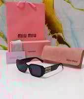 تألقي بالأناقة العصرية مع نظارات Miu Miu الشمسية