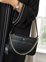 حقيبة "Aigna" السوداء: الفخامة والأناقة في تصميم و...