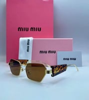 تألقي بأناقة مع نظارات Miu Miu الشمسية