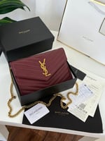 حقيبة YSL الكستنائي: أناقة فاخرة لمظهرك المميز