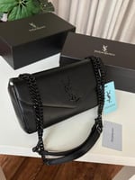 حقيبة YSL السوداء: أناقة جريئة لمظهر مميز