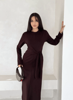 فستان طويل من قماش المودال مع ربطة جانبية