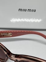 نظارة MIU MIU - اطار وردي مدرج - عدسه وردي