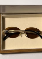 ذهبي عدسة بني