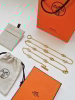 سلسال Hermes ذهبي