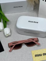 نظارة MIU MIU - اطار وردي مدرج - عدسه وردي