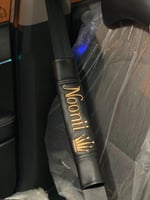 مسكات حزام الامان بالاسم بالوان متعدده