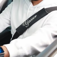 مسكات حزام الامان بالاسم بالوان متعدده