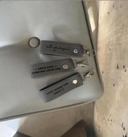 ميدالية جلد بعباره او اسم