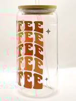 كوب المشروبات الباردة بملصق بعبارة “ Coffee”