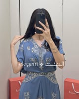 فستان أزرق دخاني مطرز كريستال فضي بتصميم أنيق
