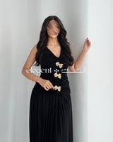 طقم سهرة أسود بكسرات ناعمة وتزيين فراشات ذهبية | ت...