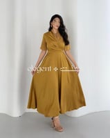 فستان أنيق بقصة ملفوفة وحزام محدد