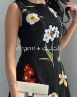 فستان زهور أنيق بقصة ناعمة