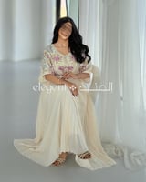 فستان سهرة بيج مطرّز بالورود الوردية وتنورة مكسره...