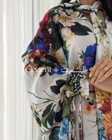 جلابية لنن مزهرة واسعة مع فيونكة طويلة وأكمام مزخر...