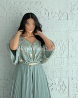 فستان تيفاني مطرز بتطريزات زهرية فاخرة