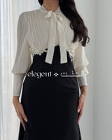 فستان أنيق أسود وأوف وايت بتطريز خصر وربطة عنق وتف...