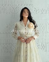 فستان سكري أنيق بتطريز فاخر وحزام