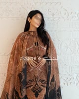 جلابية شيفون مطبعة بأكمام بشت – تصميم أنيق واسع