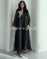 جلابية سوداء مزخرفة بتطريز فاخر