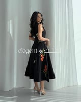 فستان زهور أنيق بقصة ناعمة