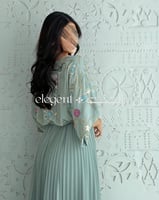 فستان تيفاني مطرز بتطريزات زهرية فاخرة