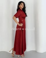 فستان عنابي بتصميم ملتف وقصة أنثوية