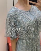 فستان سهرة أزرق فاتح مزين بالكامل بالترتر اللامع