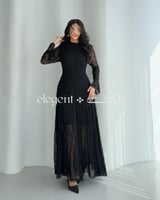 فستان دانتيل أسود طويل مرصع بفصوص كريستال فاخرة