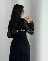 فستان دانتيل أسود طويل مرصع بفصوص كريستال فاخرة