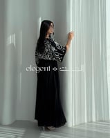 فستان سهرة مطرز بالترتر الفضي مع تنورة مكسره أنيقة