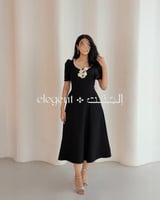 فستان اسود ميدي فخم بفصوص كريستالية وأكمام قصيرة أ...