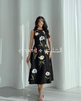 فستان زهور أنيق بقصة ناعمة