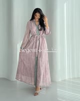 جلابية بلون لحمي بقصة انسيابية وحزام خصر - جلابية...