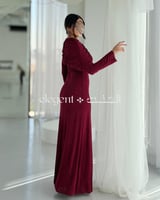 فستان سهرة لون توتي بكشكشة أنيقة وجذابة