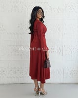 فستان لف أنيق بتصميم أنثوي ناعم