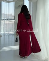 فستان سهرة برغندي استرتش بأكمام طويلة مع كاب أنيق