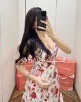 فستان ناعم مطبع بالورود بطبعة وردية ناعمة بأشرطة ر...