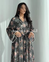 جلابية الأناقة المطرزة – شيفون أسود مزهر بتفاصيل ل...