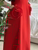 فستان مارلين ريد فلاورز – فستان أحمر راقٍ بتفاصيل...