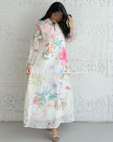 جلابية مزخرفة بنقوش زهرية وقصة انسيابية