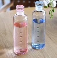 مطارة ماء ازرق شفاف