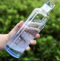 مطارة ماء ازرق شفاف